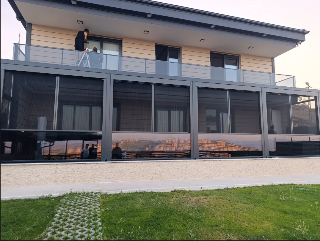 Malatya'da villa cam cephesine sineklik montajı